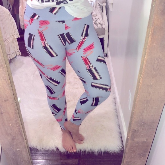 Lularoe tall and curvy lipstick print leggings - Picture 3 of 6